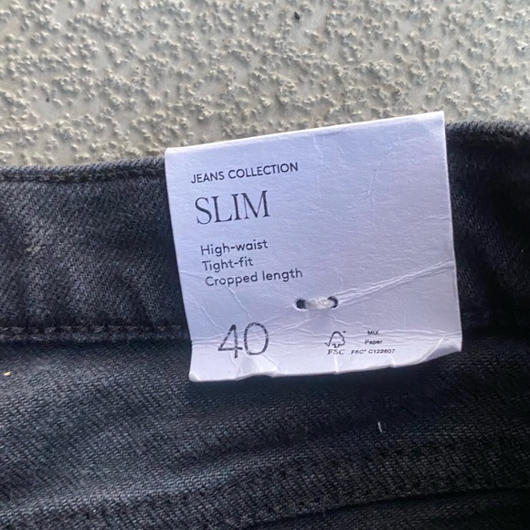 Slim high waist, tight fit , cropped length. Never worn. - Picture 5 of 5